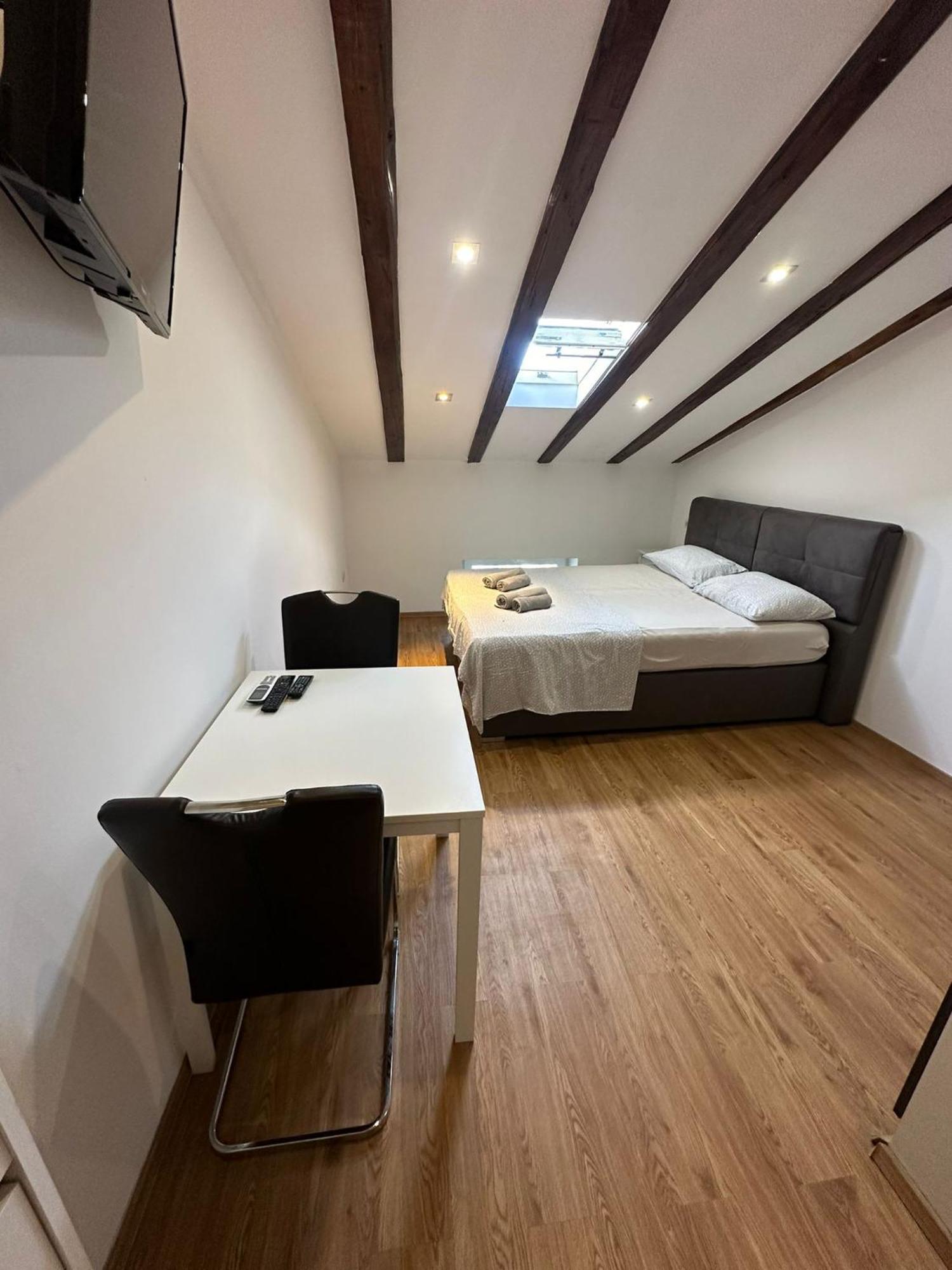 Apartment In The Heart Of Pula Exterior foto